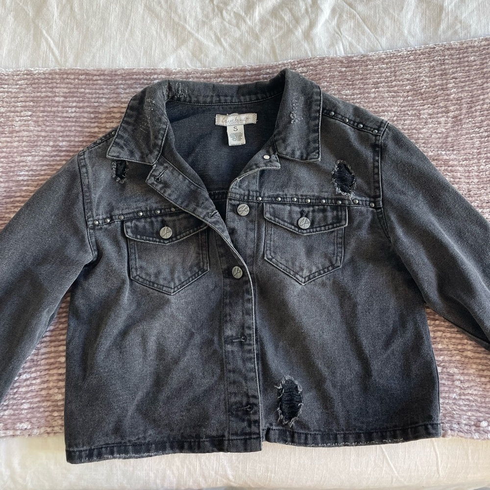 Crave Fame Jean Jacket. Women’s S. Denim Black distressed